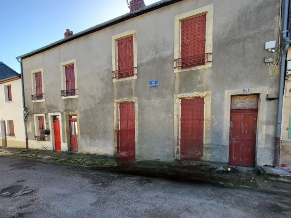 Bâtisse à rénover en Morvan avec potentiel de transformation et jardin clos