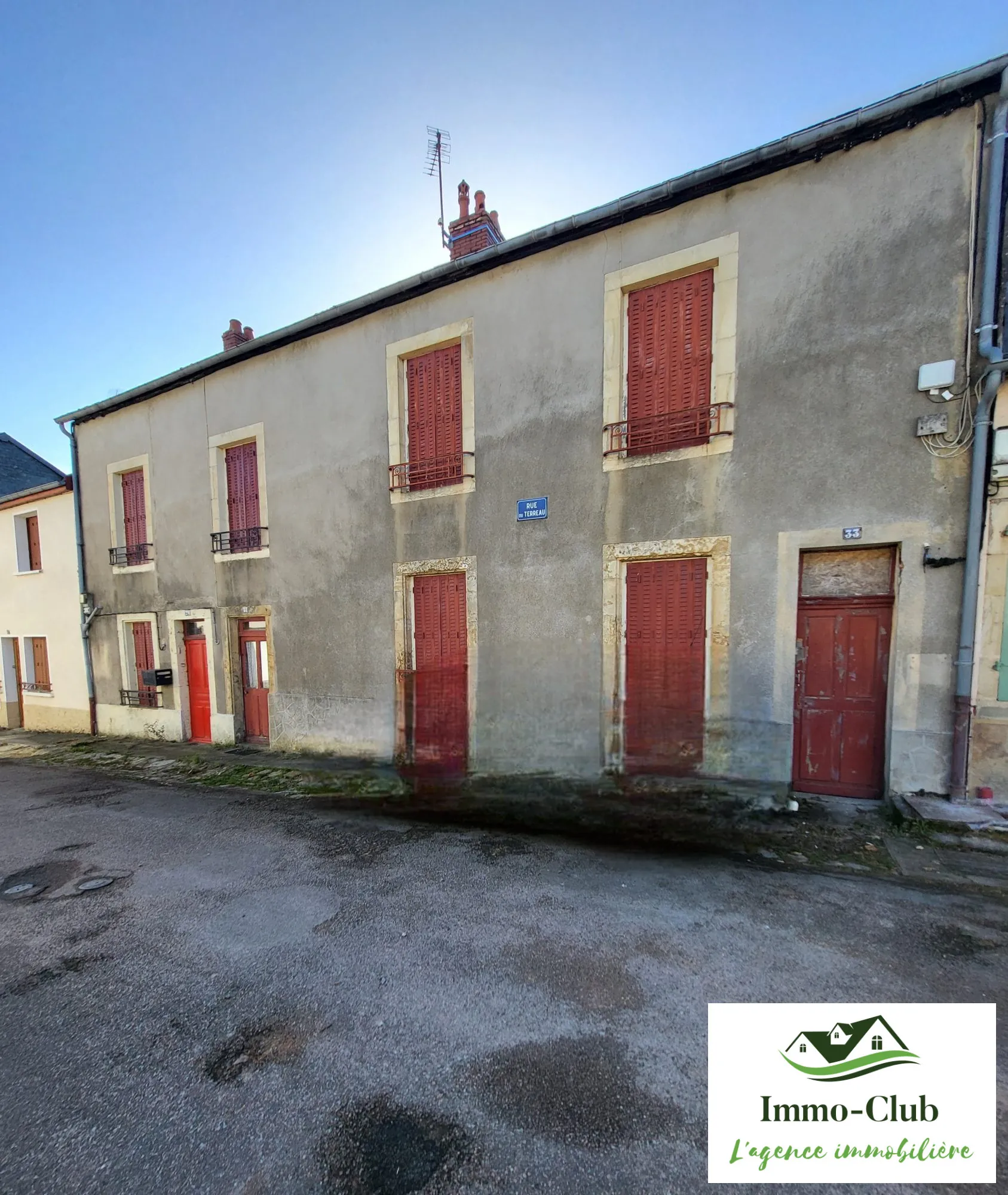 Bâtisse à rénover en Morvan avec potentiel de transformation et jardin clos 