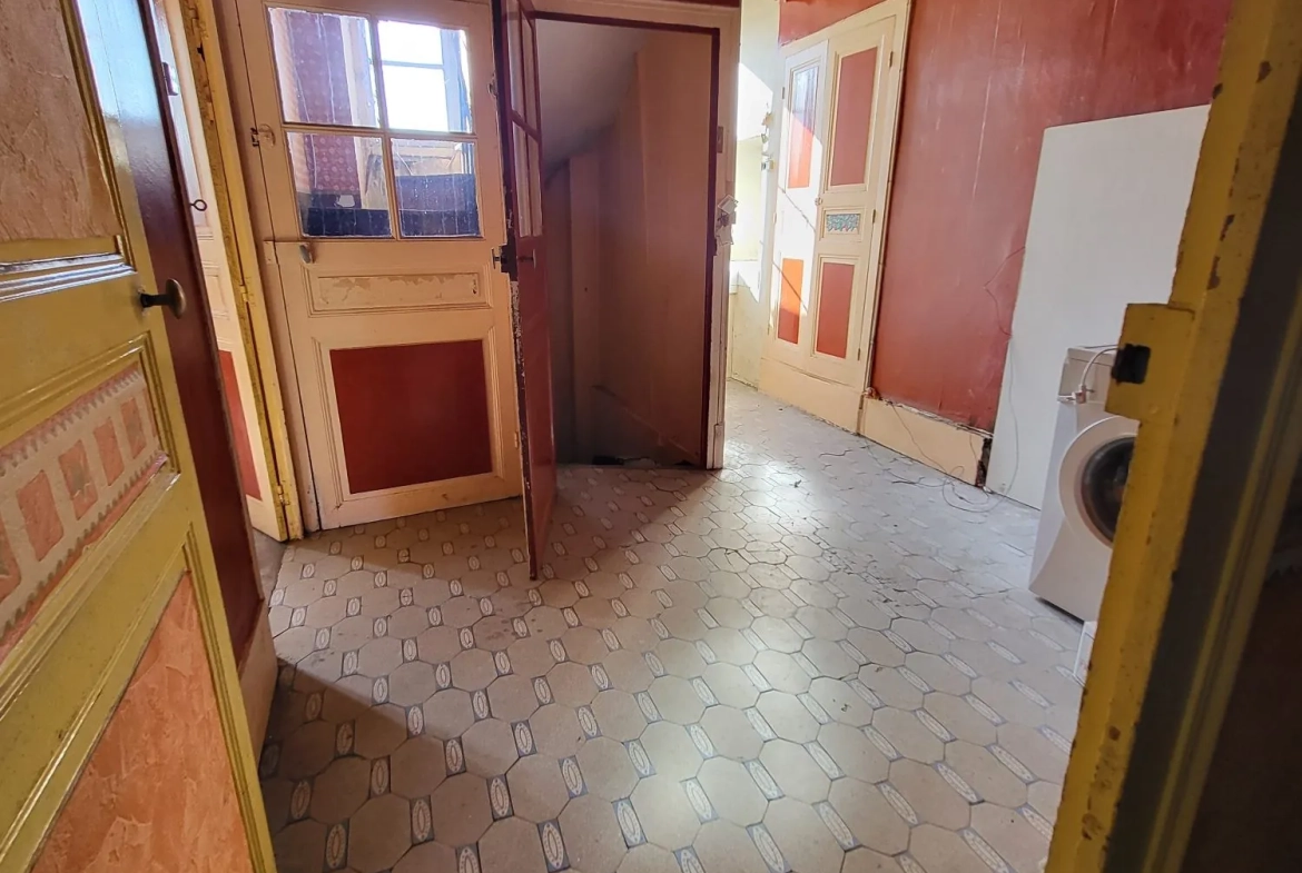 Bâtisse à rénover en Morvan avec potentiel de transformation et jardin clos 