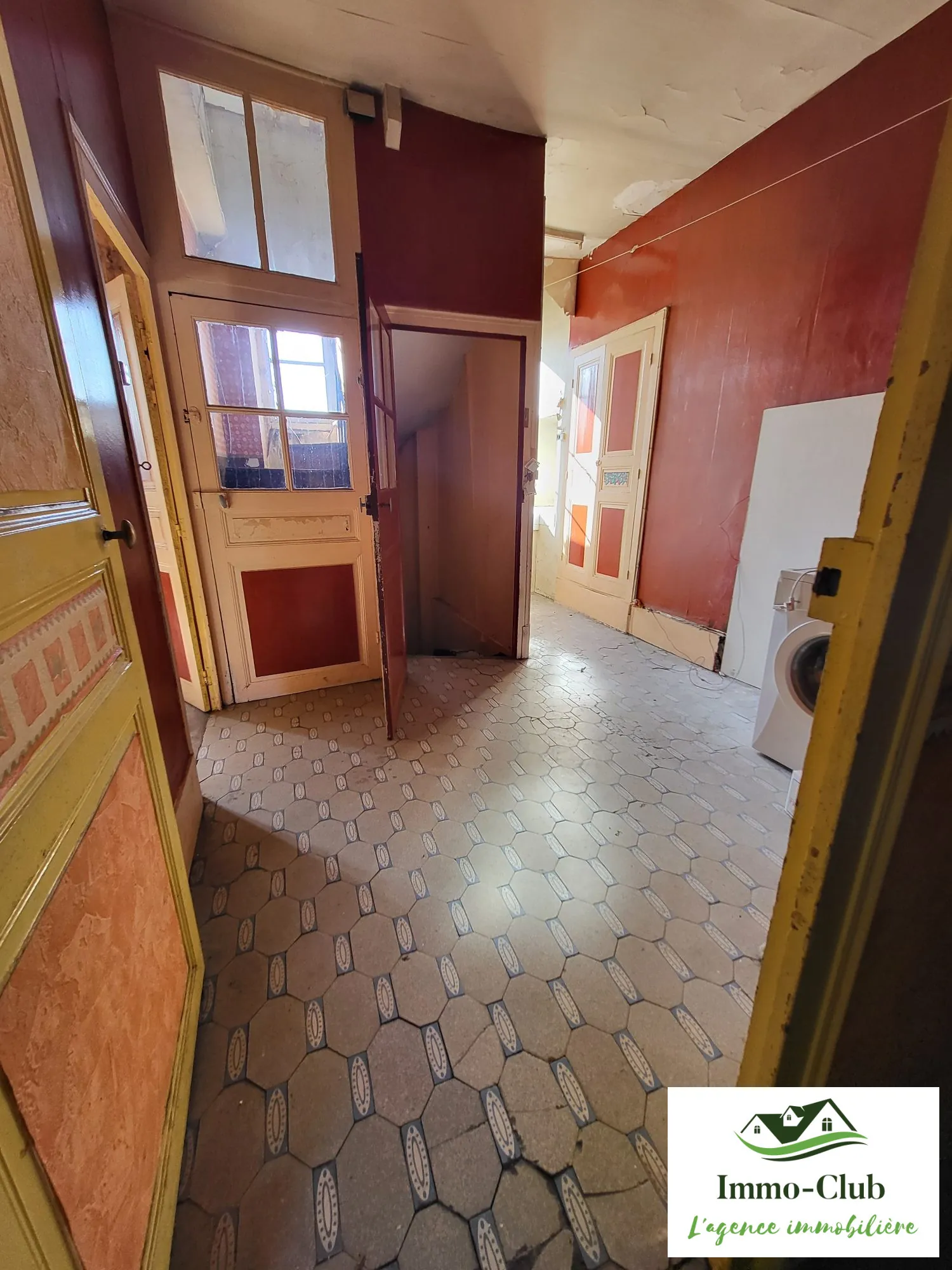 Bâtisse à rénover en Morvan avec potentiel de transformation et jardin clos 