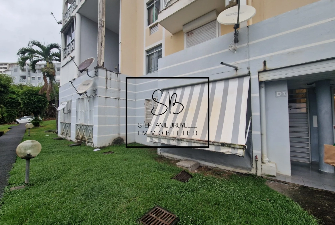 Studio à Fort-de-France avec rentabilité de 8%, surface de 19,21 m², terrasse et parking 