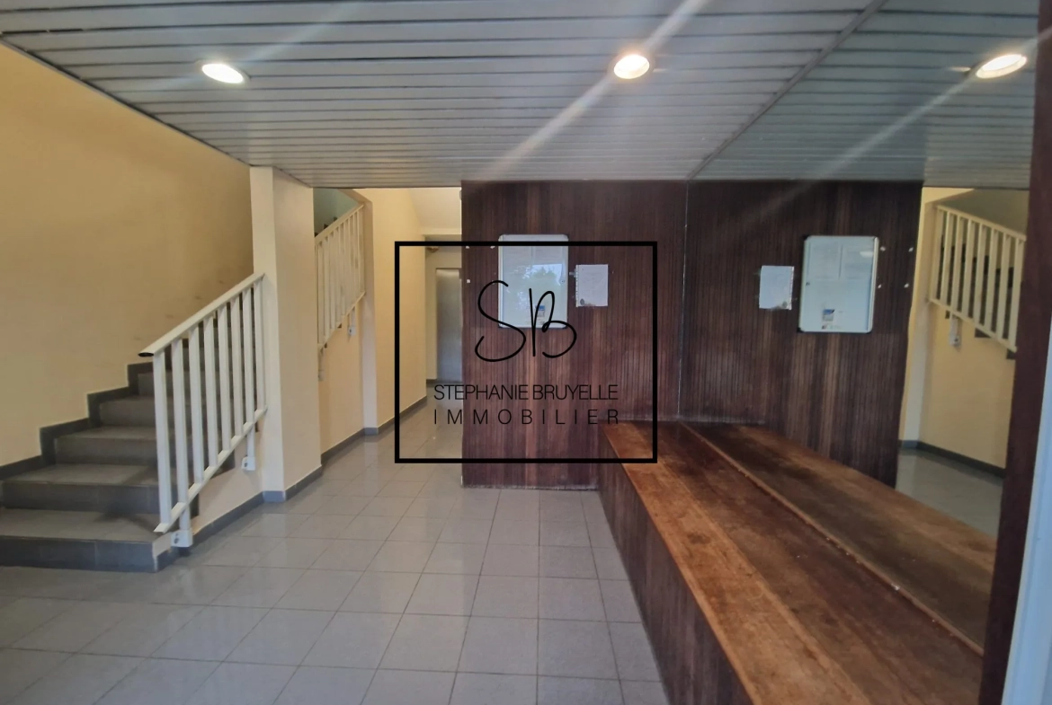 Studio à Fort-de-France avec rentabilité de 8%, surface de 19,21 m², terrasse et parking 