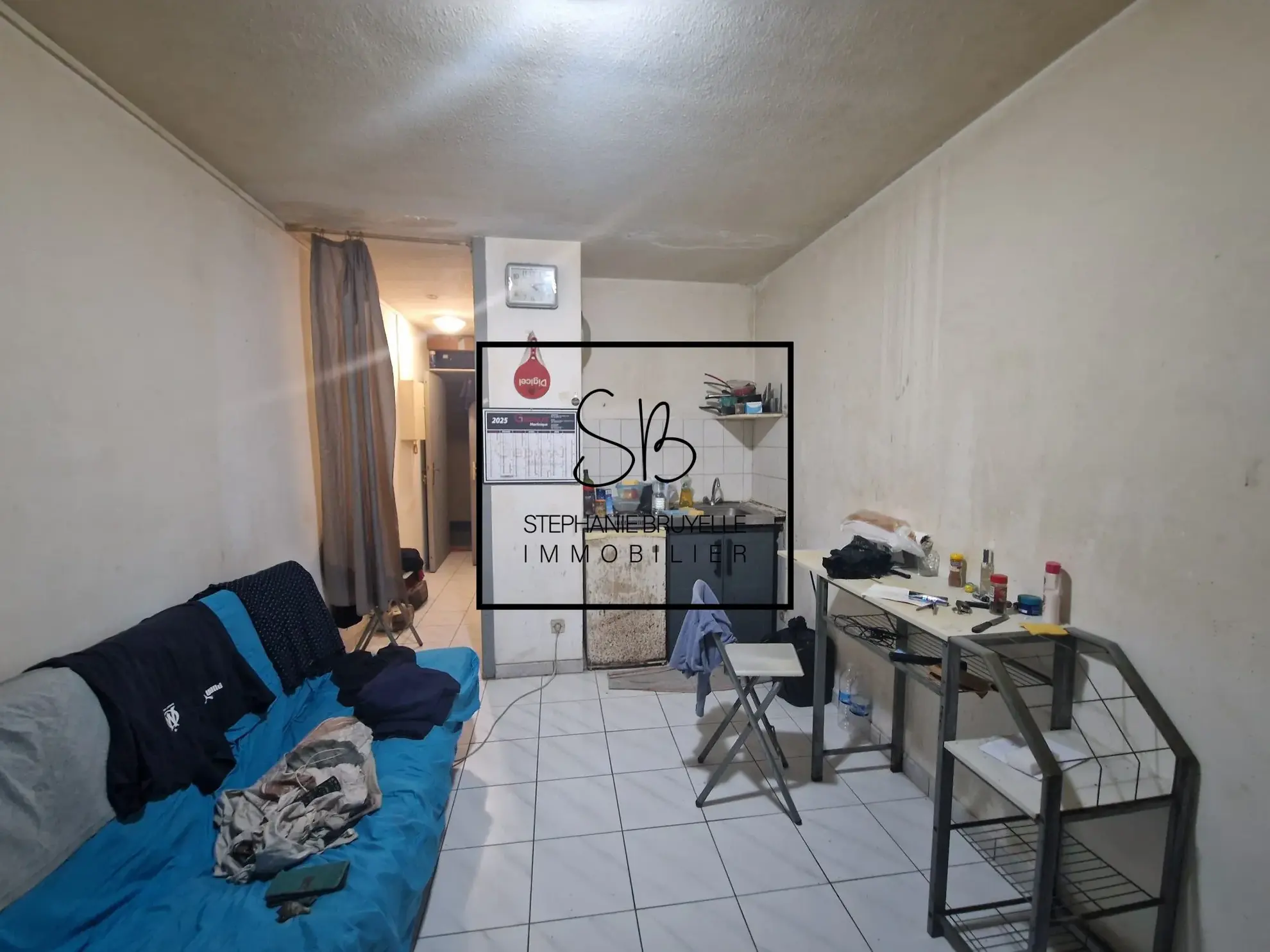 Studio à Fort-de-France avec rentabilité de 8%, surface de 19,21 m², terrasse et parking 