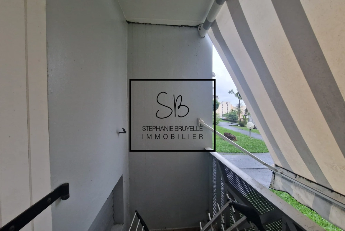 Studio à Fort-de-France avec rentabilité de 8%, surface de 19,21 m², terrasse et parking 