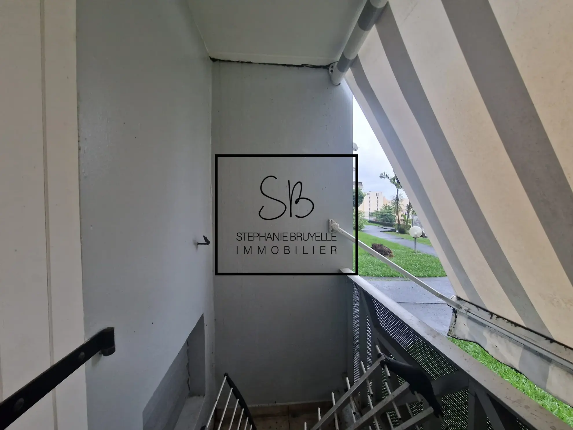 Studio à Fort-de-France avec rentabilité de 8%, surface de 19,21 m², terrasse et parking 