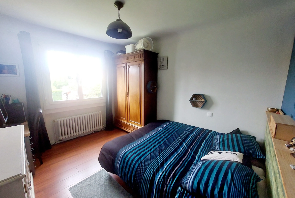 Maison à Montbrison de 121 m² avec terrain, 5 chambres, rénovation récente à vendre 