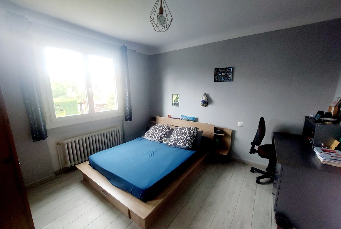 Maison à Montbrison de 121 m² avec terrain, 5 chambres, rénovation récente à vendre 