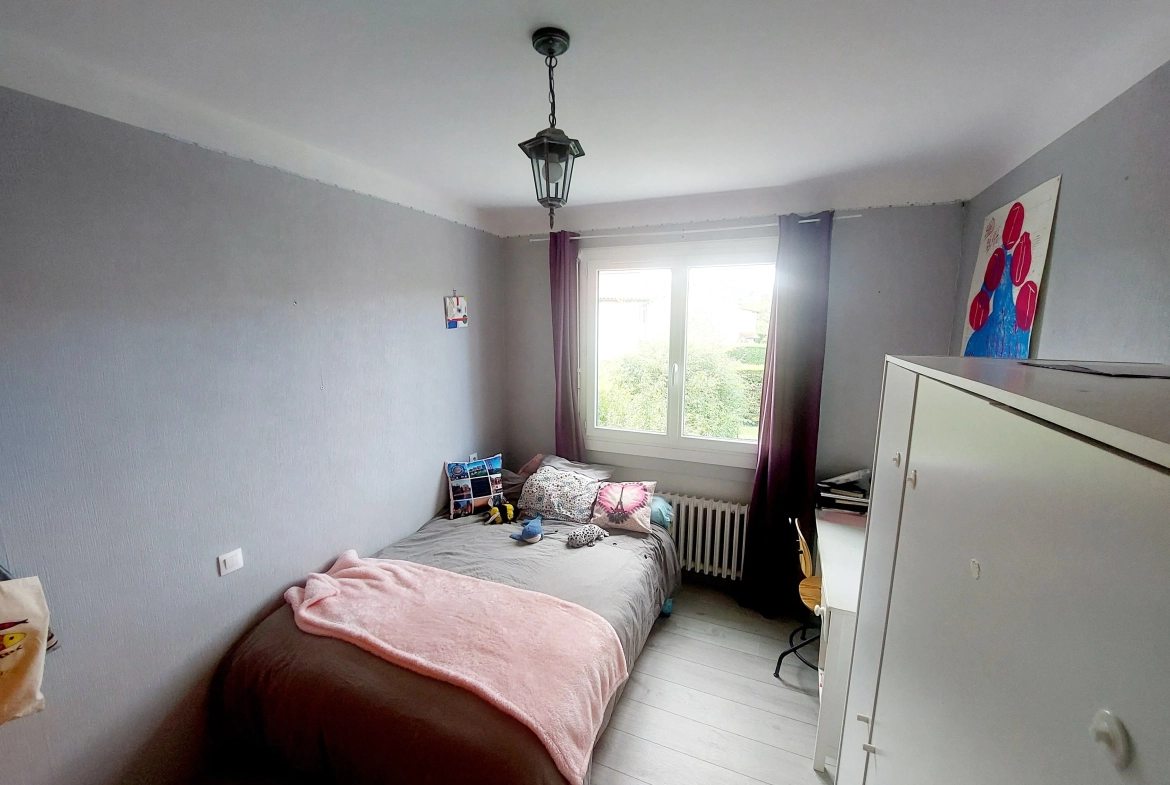 Maison à Montbrison de 121 m² avec terrain, 5 chambres, rénovation récente à vendre 