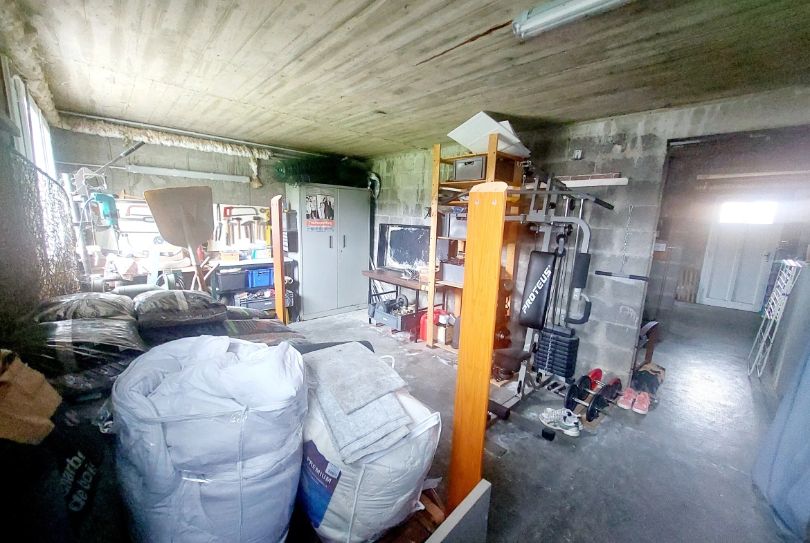 Maison à Montbrison de 121 m² avec terrain, 5 chambres, rénovation récente à vendre 