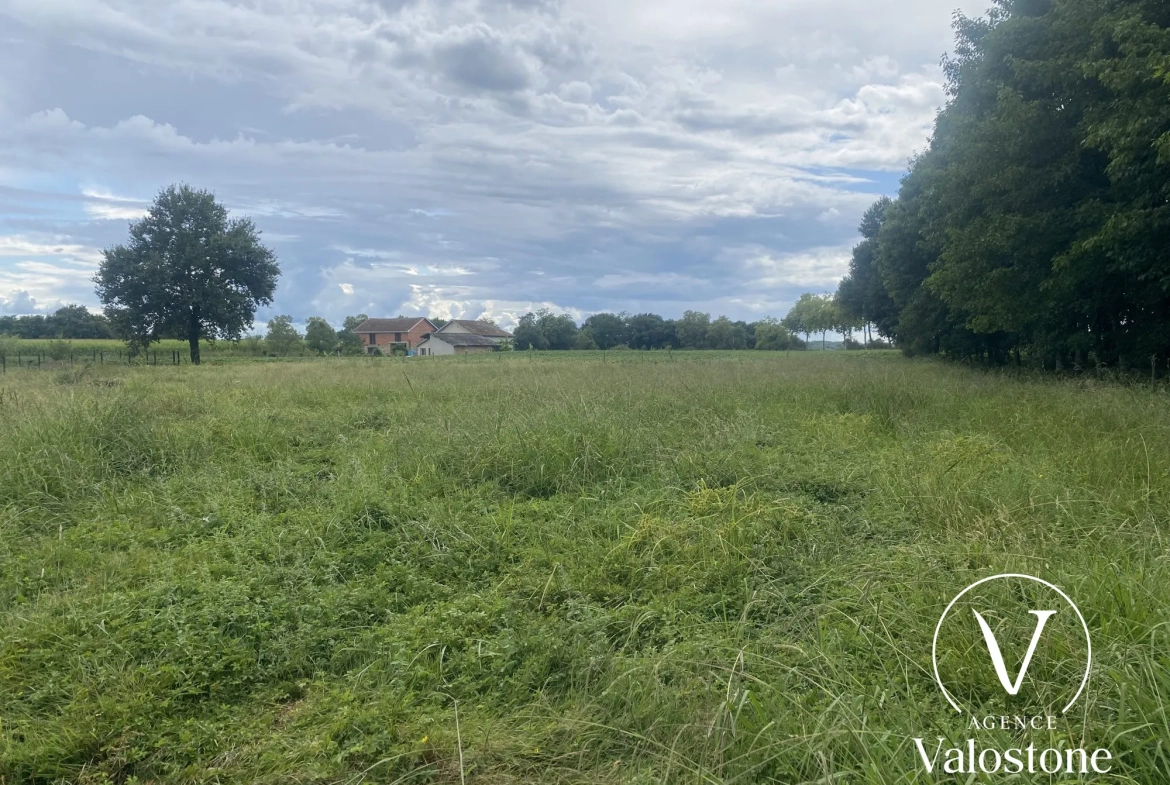 Terrain constructible de 3700 m² à Aubagnan, environnement calme et proche de la nature 