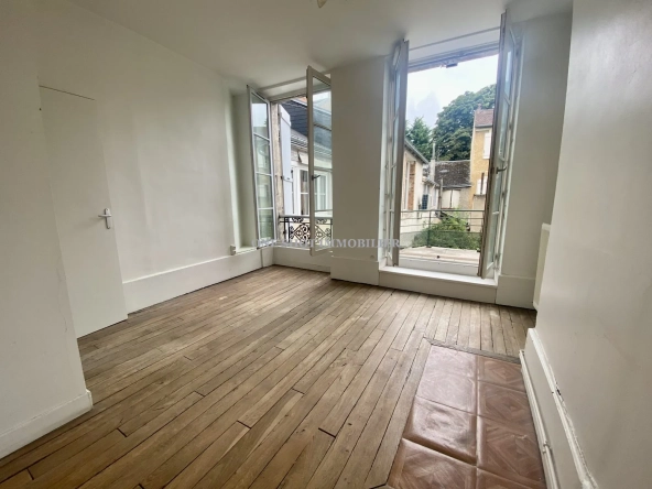 Appartement 2 pièces avec terrasse à vendre à Orléans, idéal renové, faible charge