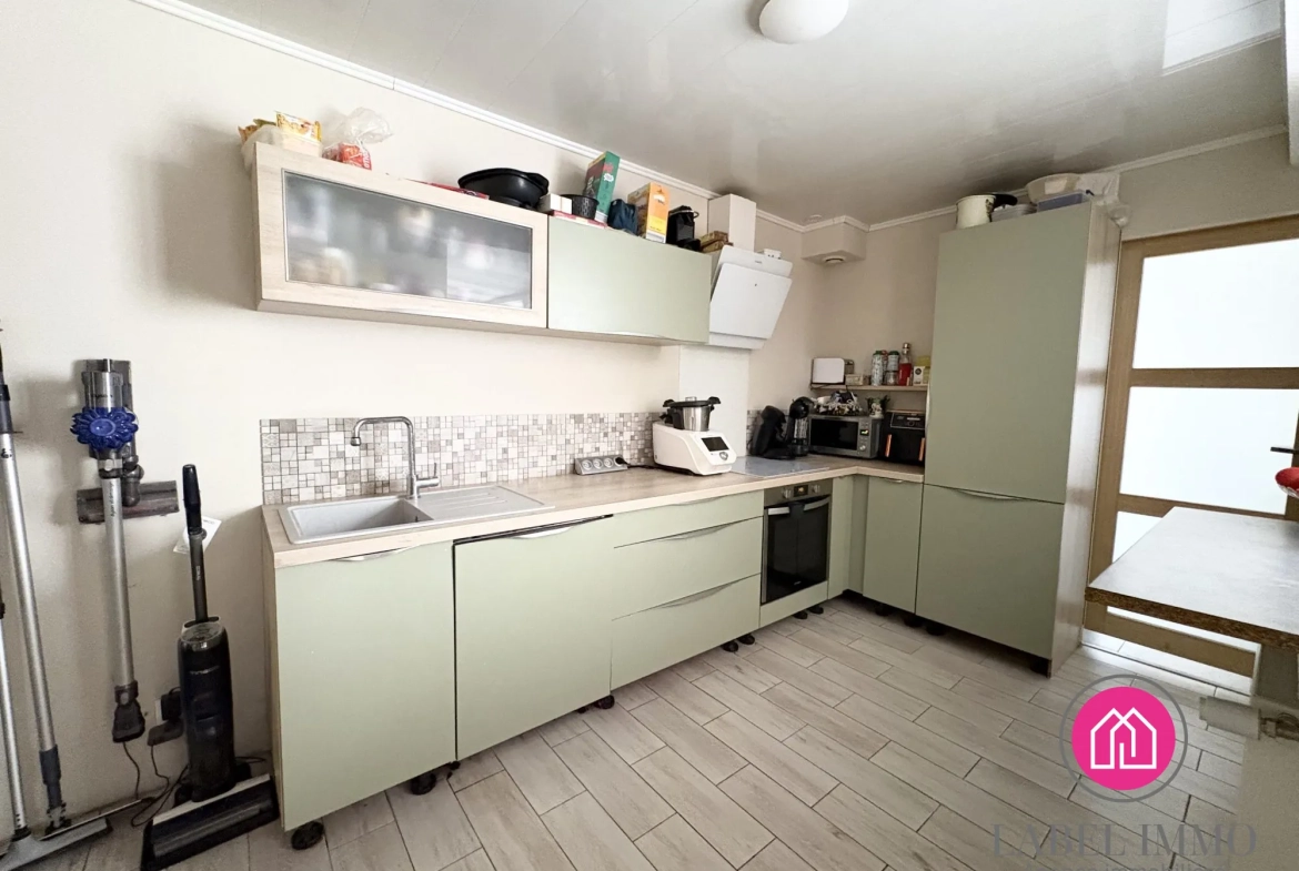 Maison semi-individuelle à Somain avec jardin, 3 chambres, proche commodités 
