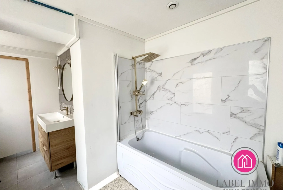 Maison semi-individuelle à Somain avec jardin, 3 chambres, proche commodités 