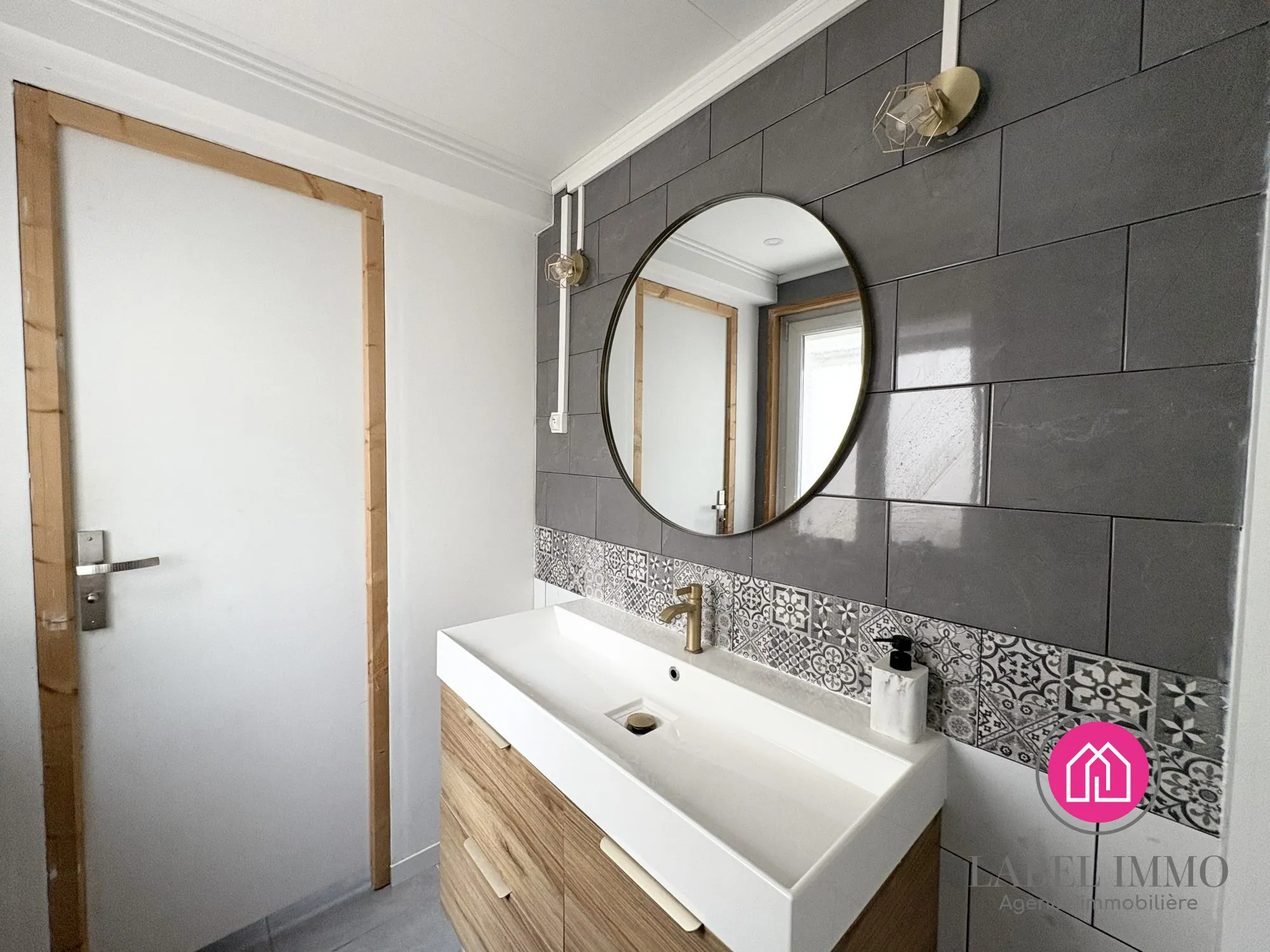 Maison semi-individuelle à Somain avec jardin, 3 chambres, proche commodités 
