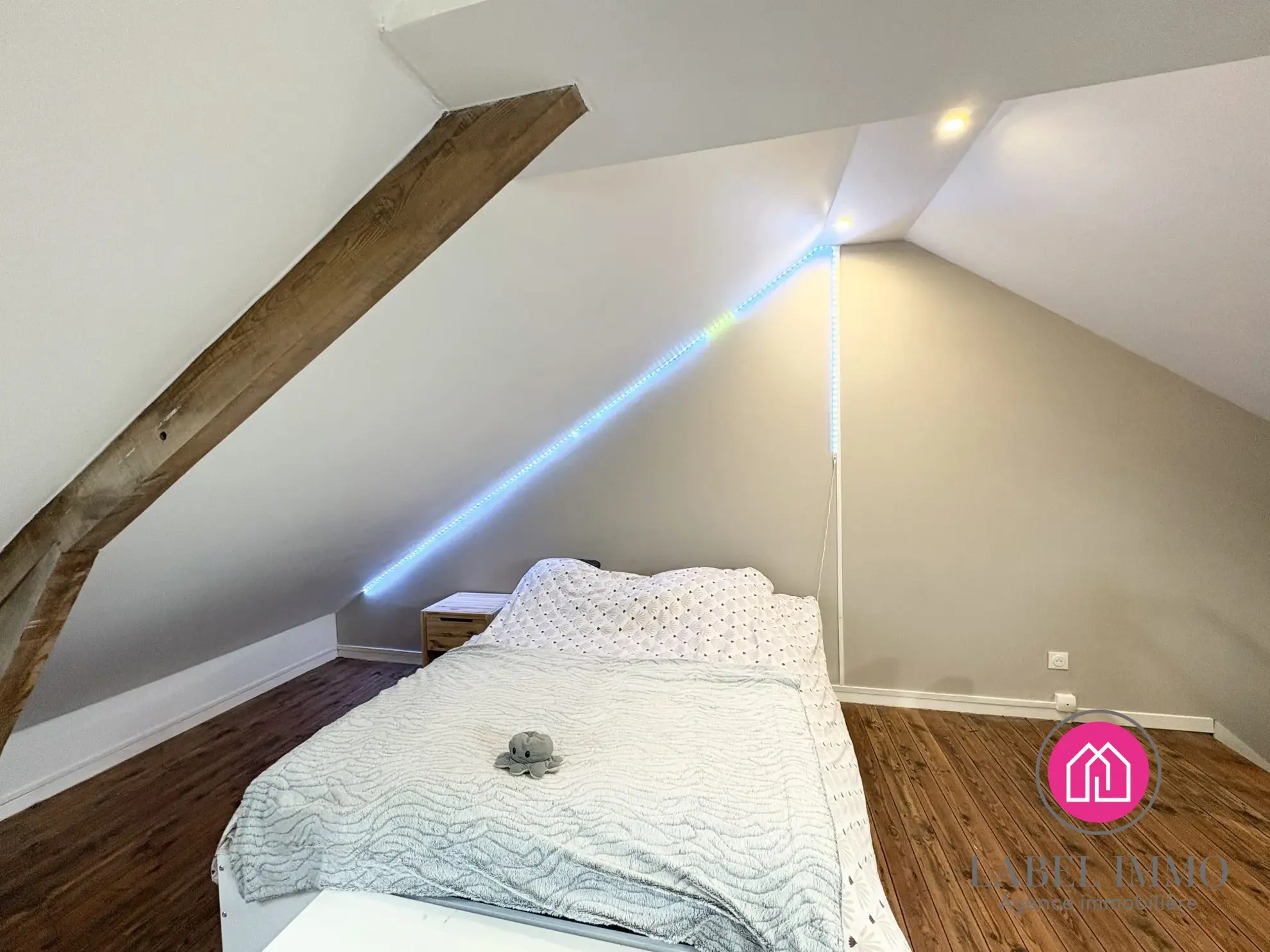 Maison semi-individuelle à Somain avec jardin, 3 chambres, proche commodités 