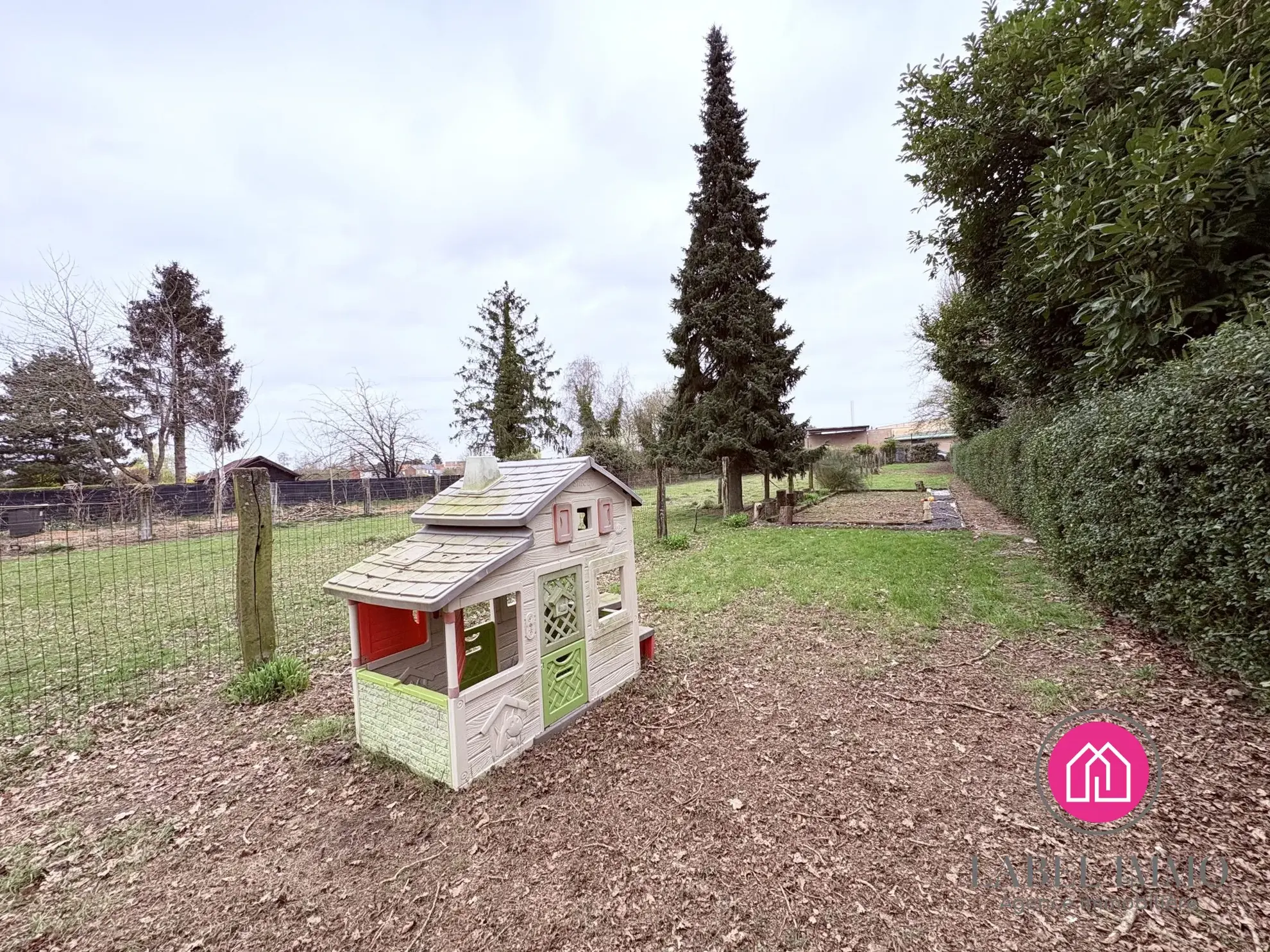 Maison semi-individuelle à Somain avec jardin, 3 chambres, proche commodités 