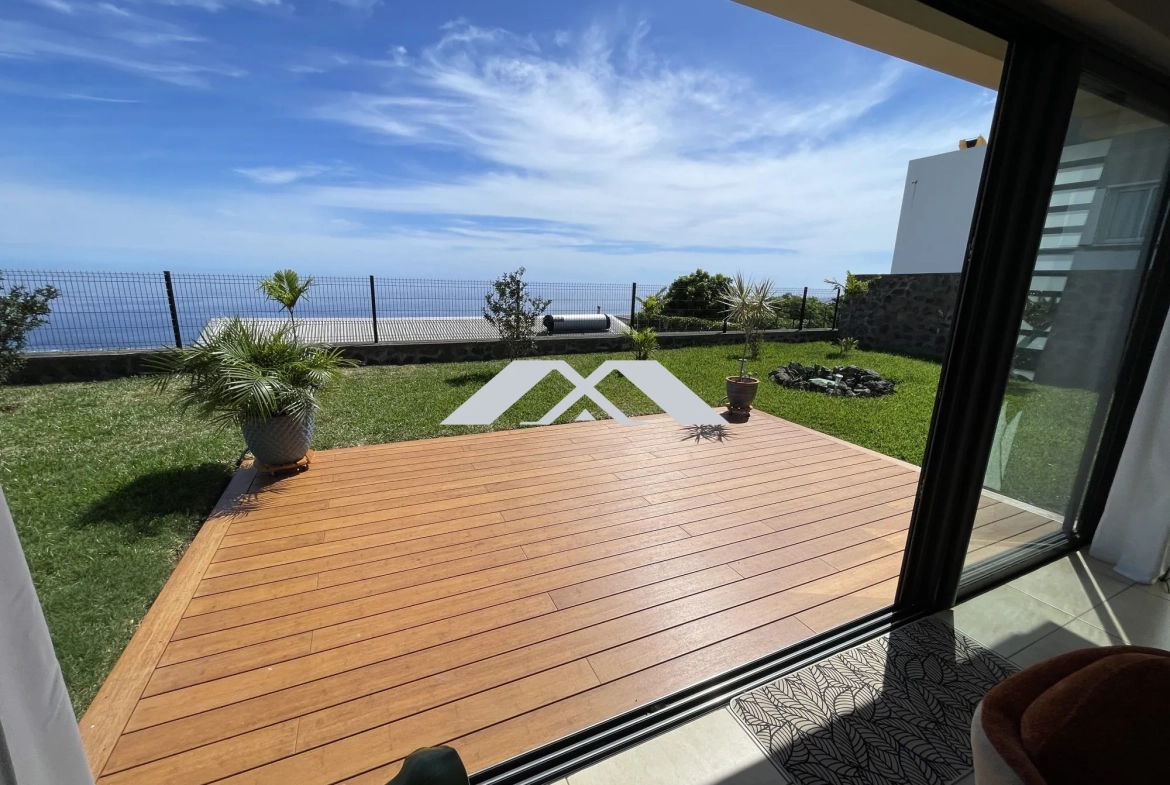 Villa à vendre à Piton Saint Leu avec vue imprenable sur la mer 