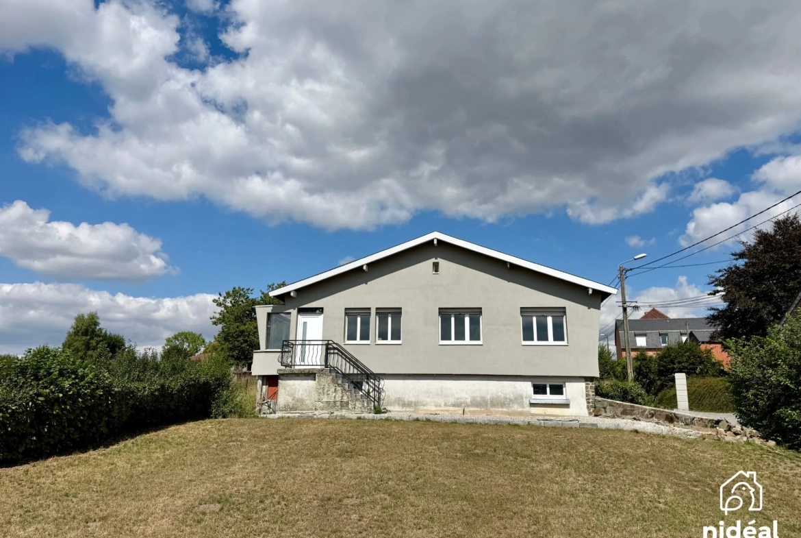 Maison rénovée de 75 m² avec jardin à Ferrière-la-Petite en campagne 