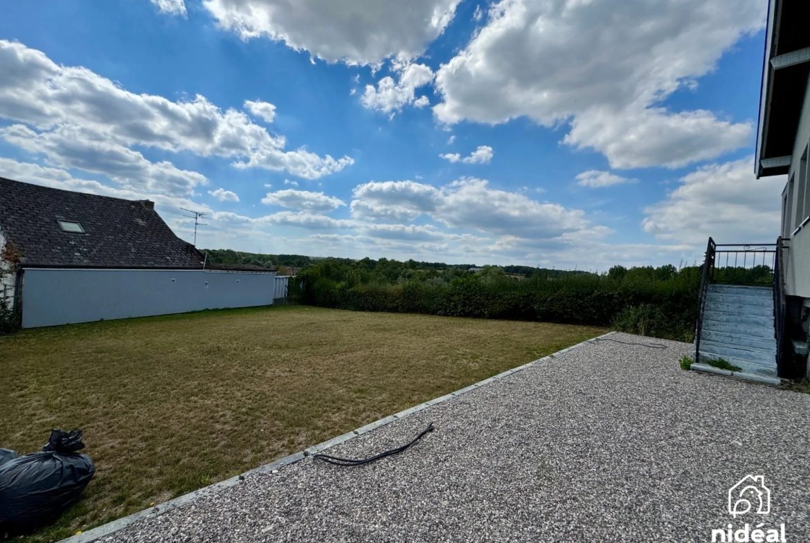Maison rénovée de 75 m² avec jardin à Ferrière-la-Petite en campagne 