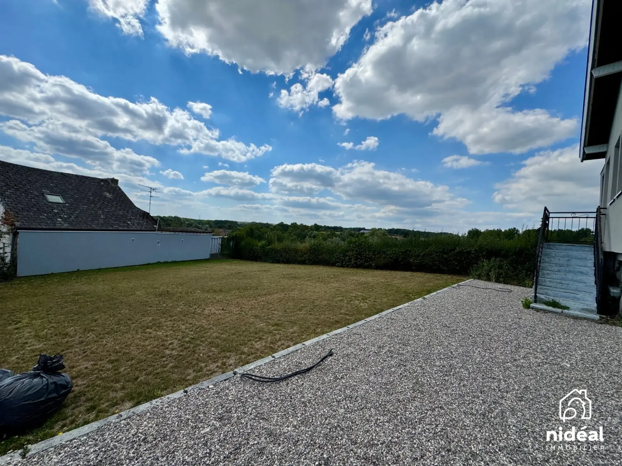 Maison rénovée de 75 m² avec jardin à Ferrière-la-Petite en campagne 