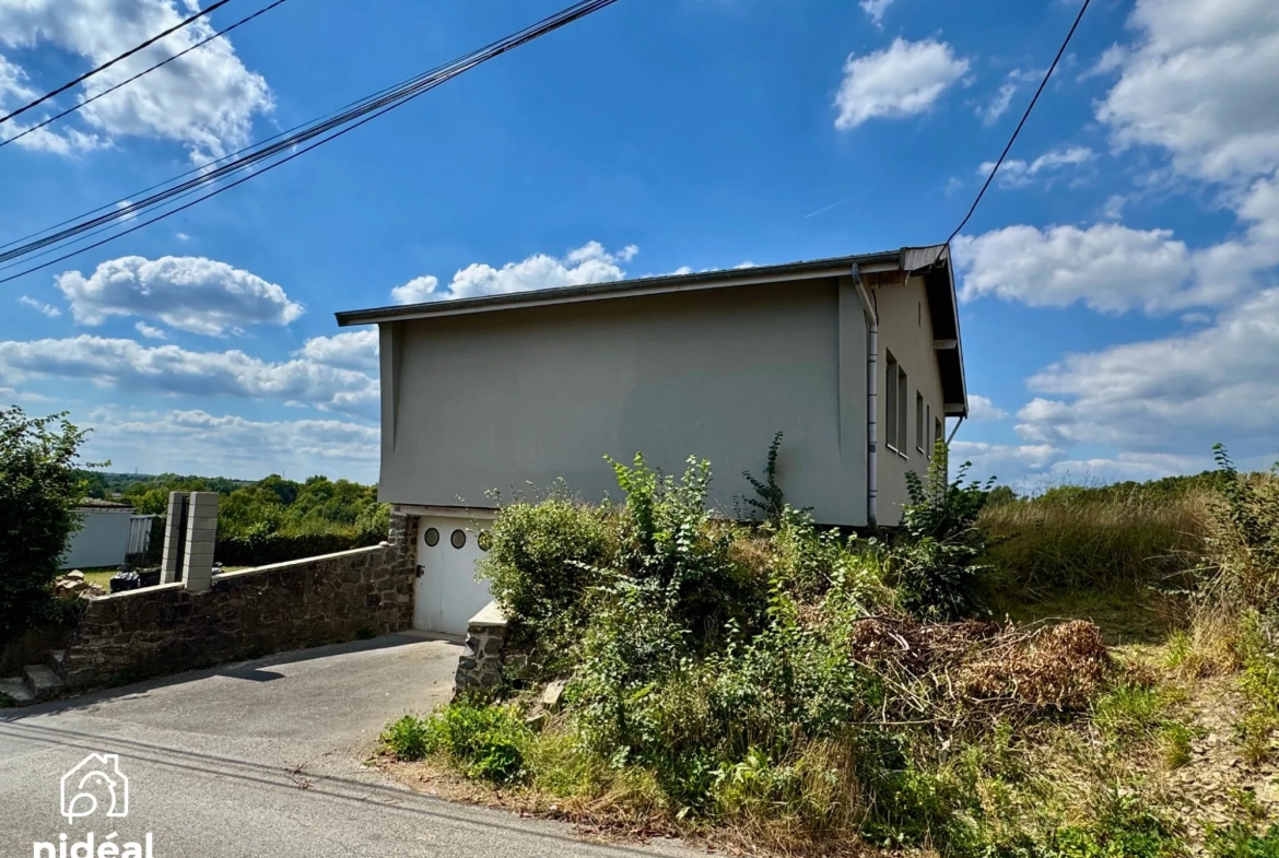 Maison rénovée de 75 m² avec jardin à Ferrière-la-Petite en campagne 