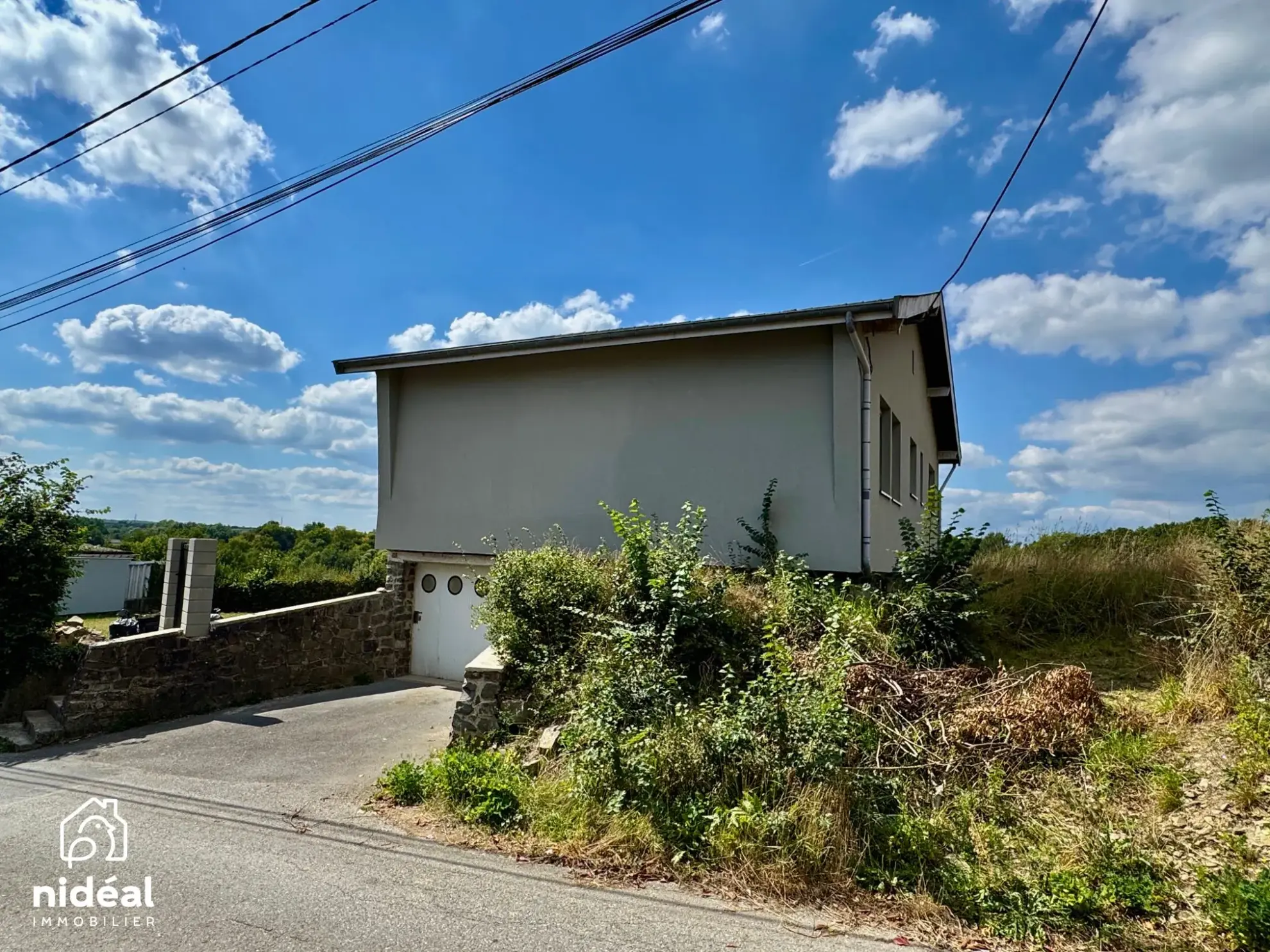Maison rénovée de 75 m² avec jardin à Ferrière-la-Petite en campagne 