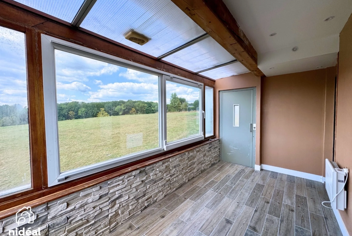Maison rénovée de 75 m² avec jardin à Ferrière-la-Petite en campagne 