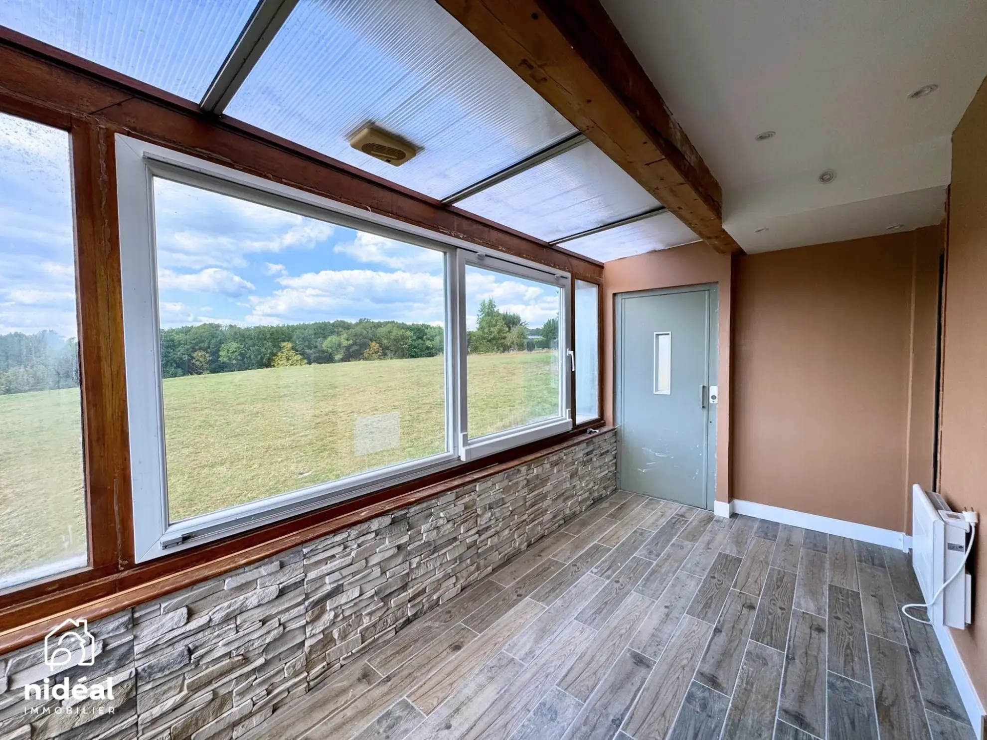Maison rénovée de 75 m² avec jardin à Ferrière-la-Petite en campagne 