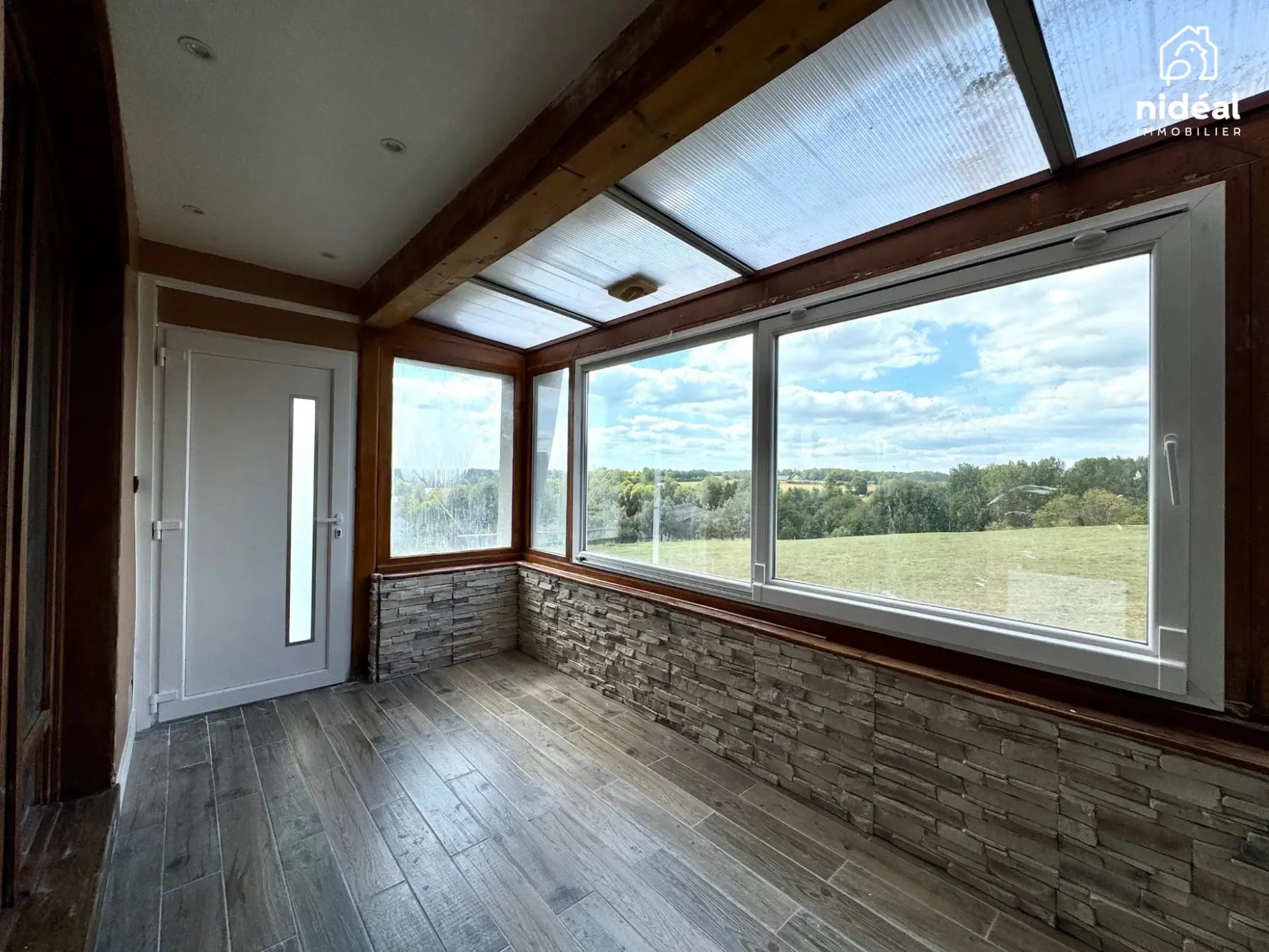 Maison rénovée de 75 m² avec jardin à Ferrière-la-Petite en campagne 