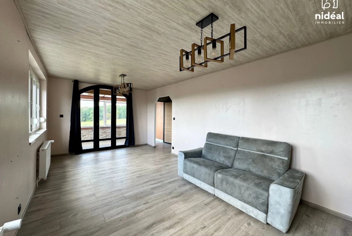 Maison rénovée de 75 m² avec jardin à Ferrière-la-Petite en campagne 