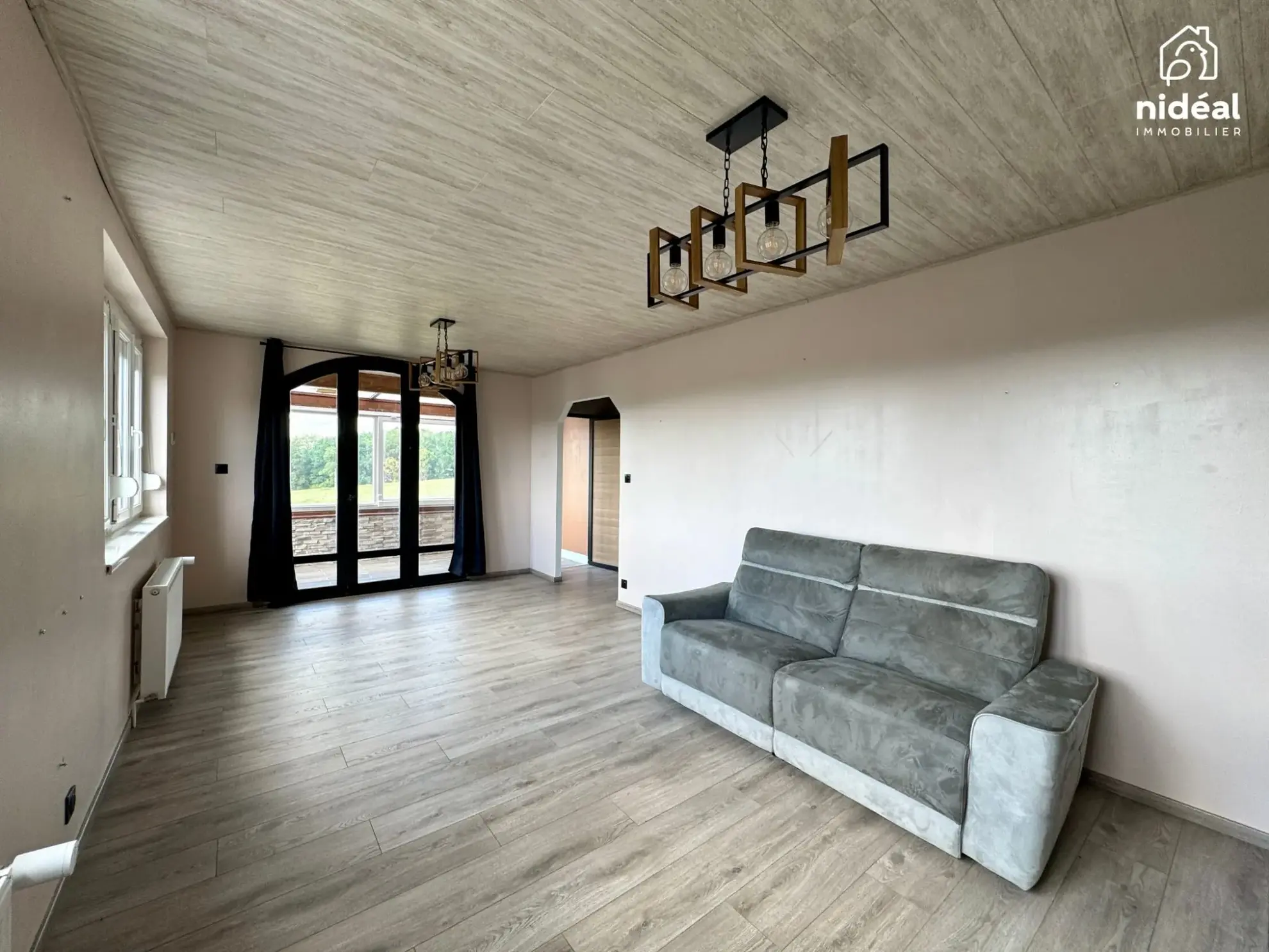 Maison rénovée de 75 m² avec jardin à Ferrière-la-Petite en campagne 
