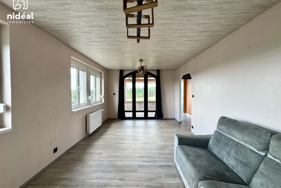 Maison rénovée de 75 m² avec jardin à Ferrière-la-Petite en campagne 