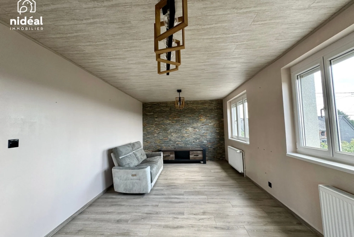 Maison rénovée de 75 m² avec jardin à Ferrière-la-Petite en campagne 