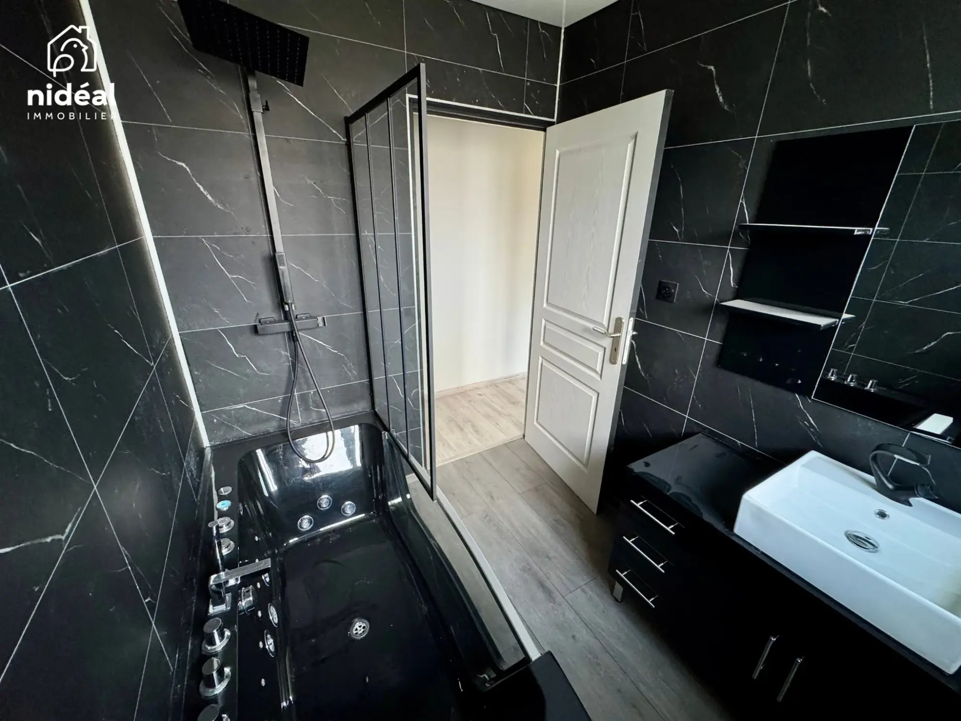 Maison rénovée de 75 m² avec jardin à Ferrière-la-Petite en campagne 