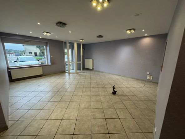 À vendre local commercial de 54m² à Champenoux avec vitrine sur rue