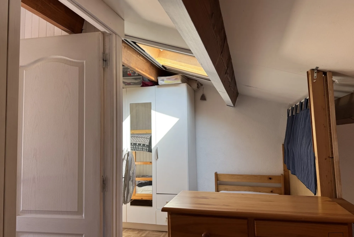 À Vendre à Gruissan - Pavillon 3 Pièces Traversant avec Terrasse Exposée Est 