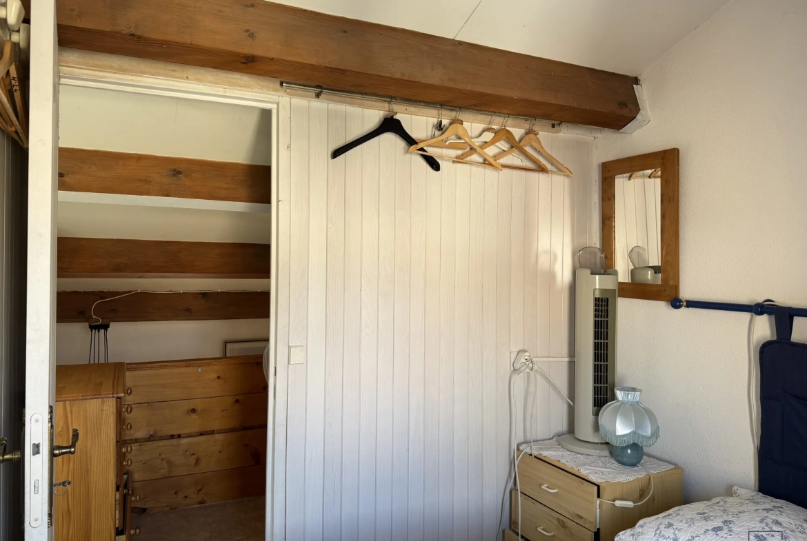 À Vendre à Gruissan - Pavillon 3 Pièces Traversant avec Terrasse Exposée Est 