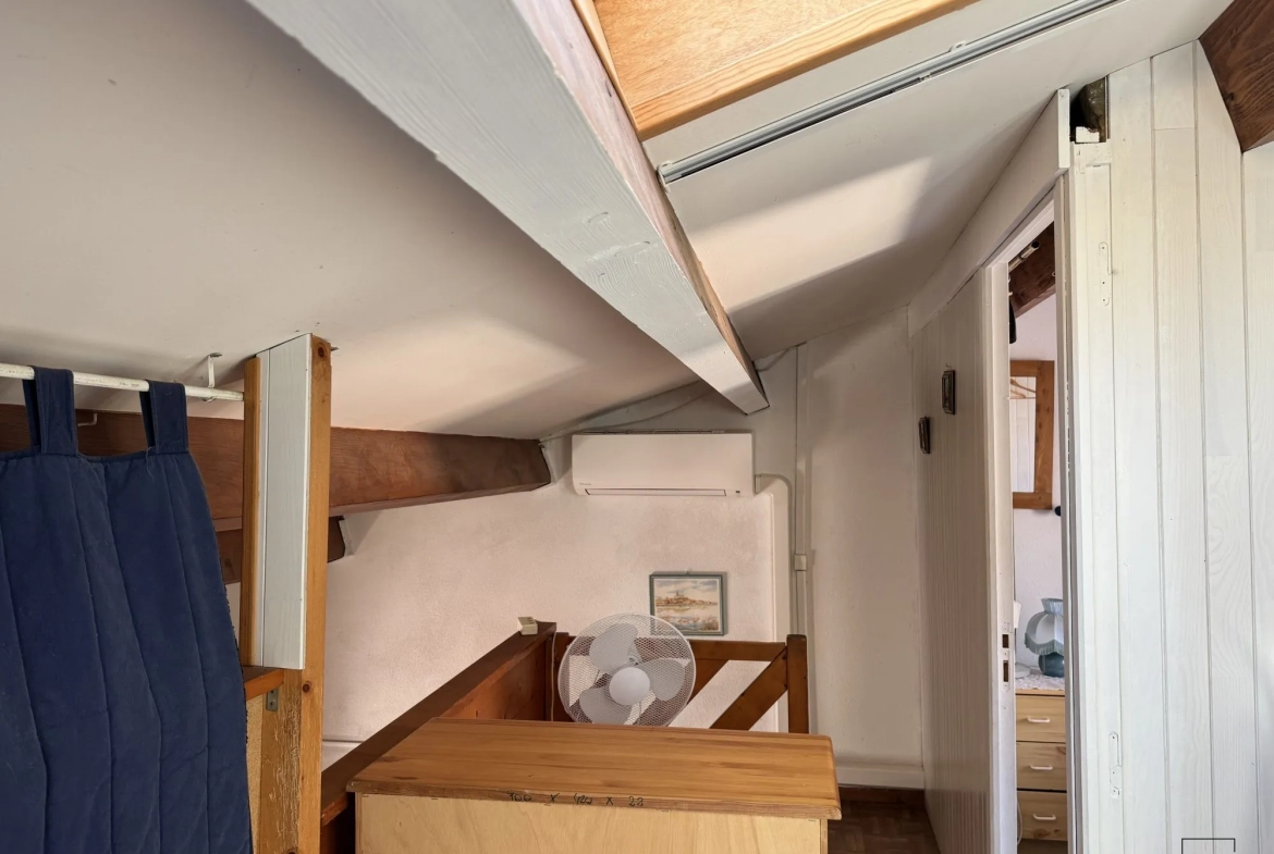À Vendre à Gruissan - Pavillon 3 Pièces Traversant avec Terrasse Exposée Est 