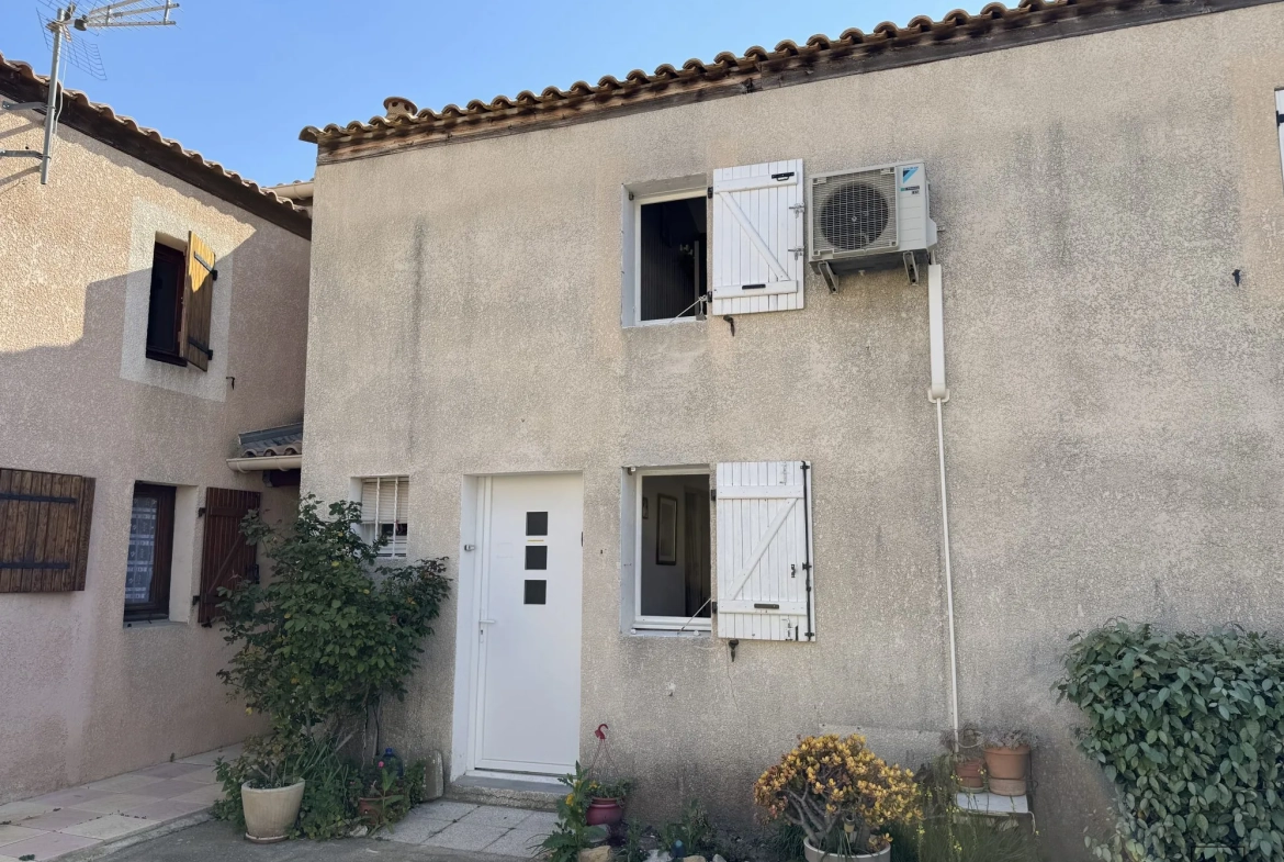 À Vendre à Gruissan - Pavillon 3 Pièces Traversant avec Terrasse Exposée Est 