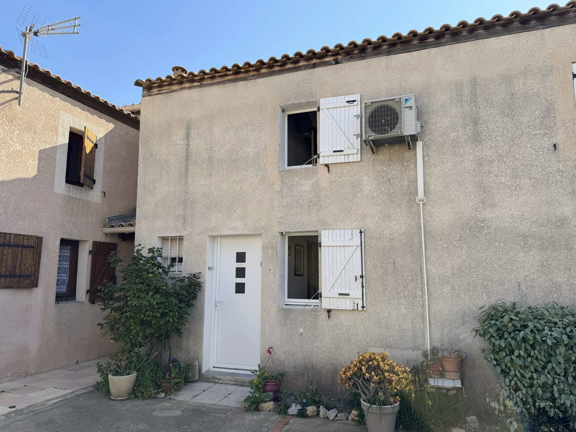 À Vendre à Gruissan - Pavillon 3 Pièces Traversant avec Terrasse Exposée Est 
