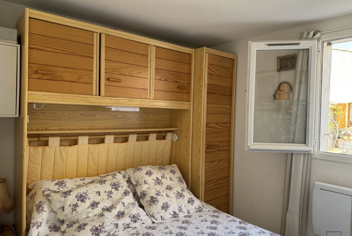 À Vendre à Gruissan - Pavillon 3 Pièces Traversant avec Terrasse Exposée Est 