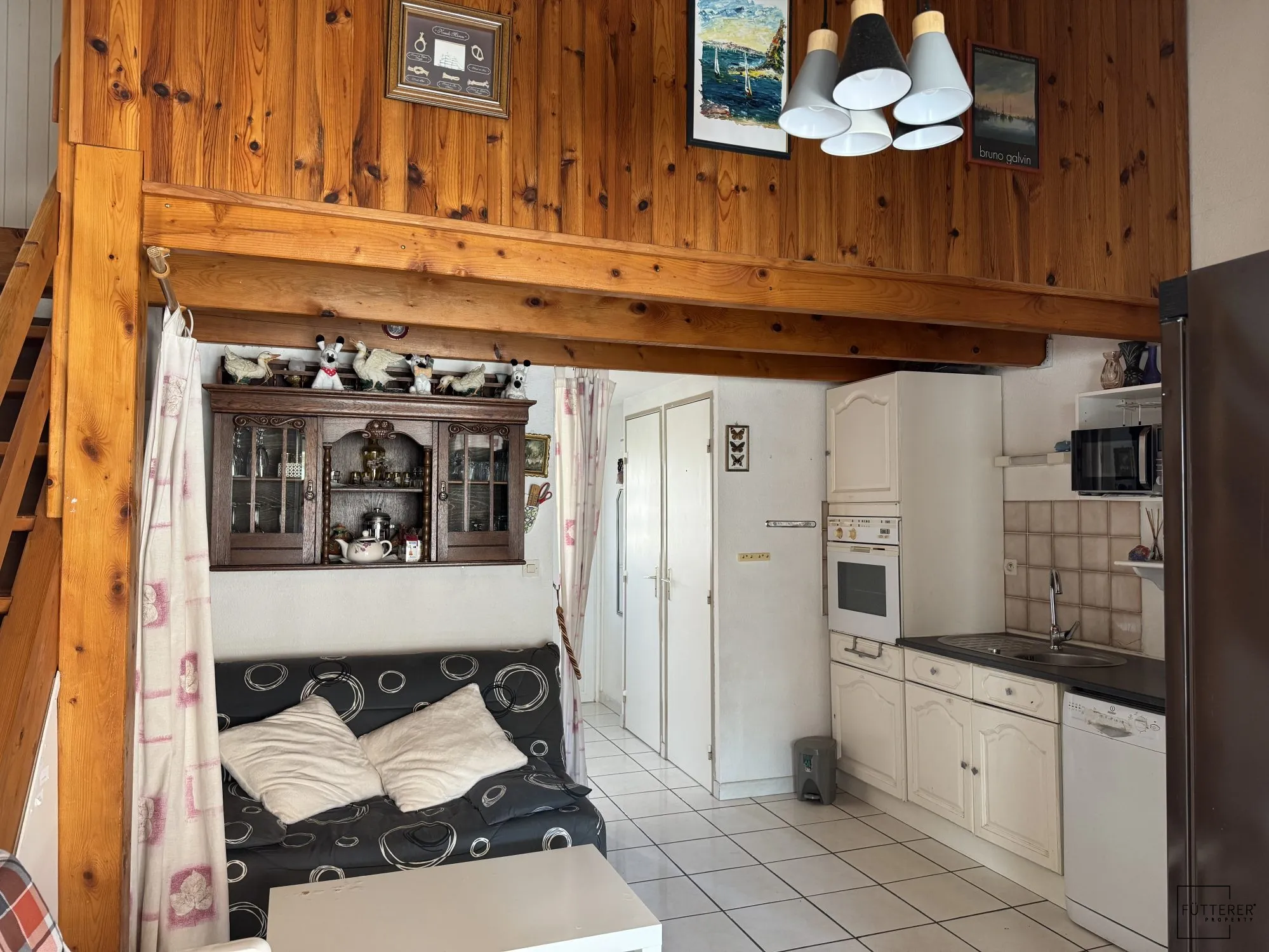 À Vendre à Gruissan - Pavillon 3 Pièces Traversant avec Terrasse Exposée Est 