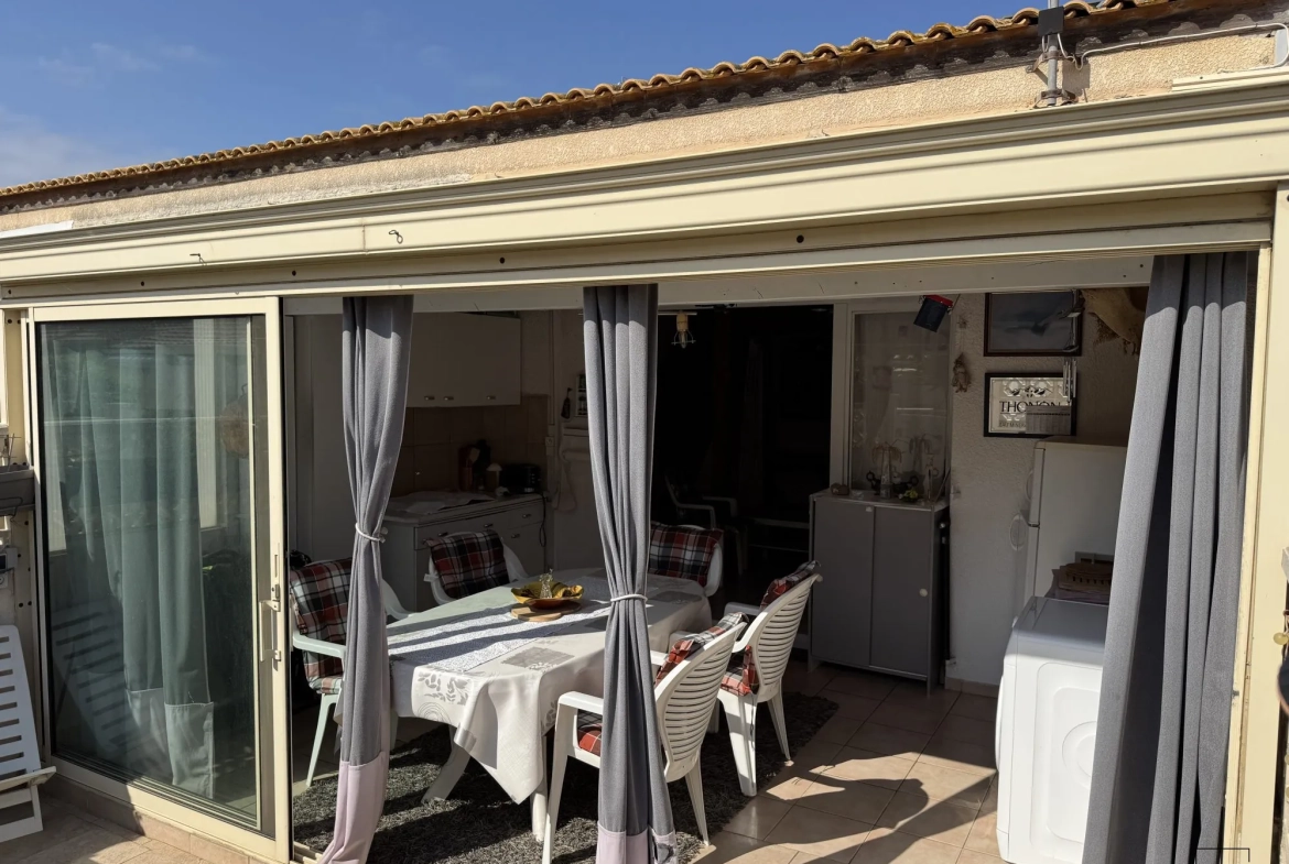 À Vendre à Gruissan - Pavillon 3 Pièces Traversant avec Terrasse Exposée Est 