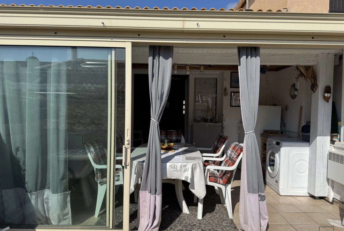 À Vendre à Gruissan - Pavillon 3 Pièces Traversant avec Terrasse Exposée Est 