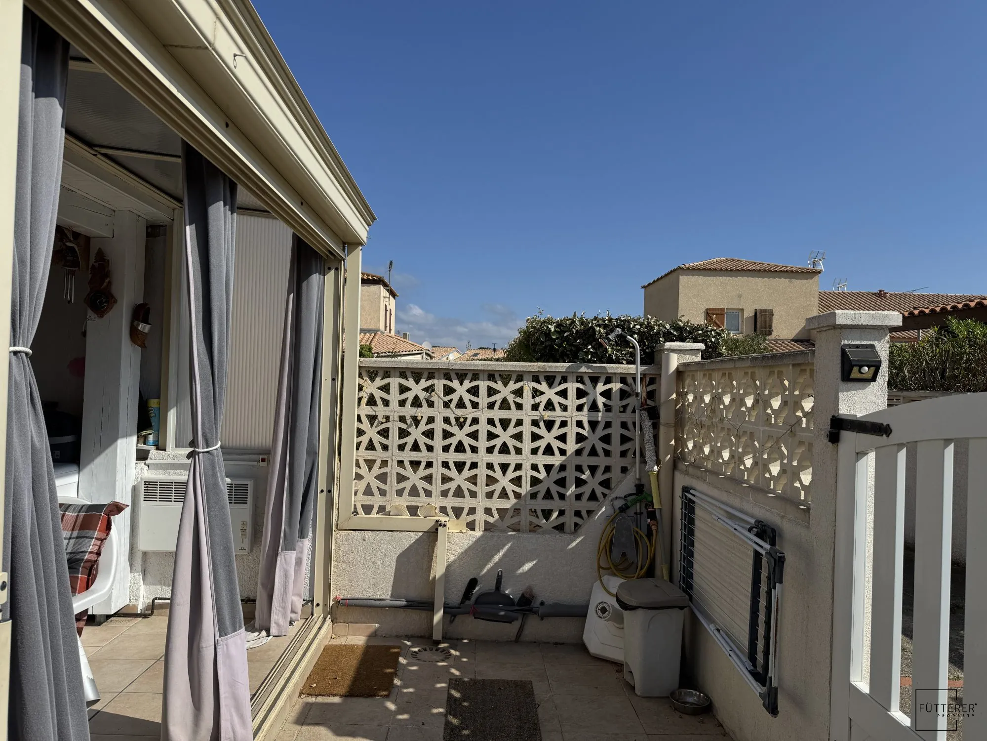 À Vendre à Gruissan - Pavillon 3 Pièces Traversant avec Terrasse Exposée Est 