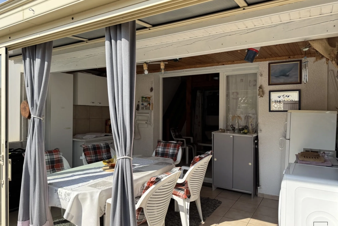 À Vendre à Gruissan - Pavillon 3 Pièces Traversant avec Terrasse Exposée Est 