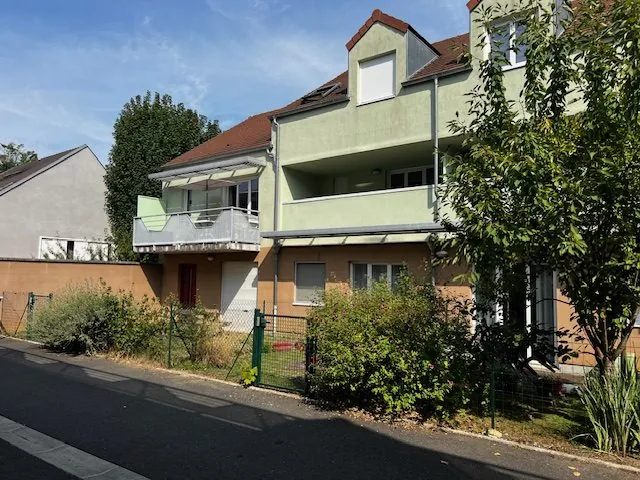 Appartement en duplex à vendre à Cesson avec 2 chambres et balcon 