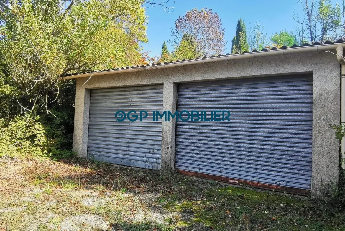Garage de 40 m² sur 800 m² à Villebrumier, idéal pour stockage ou atelier 