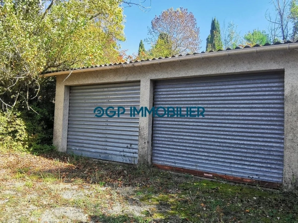 Garage de 40 m² sur 800 m² à Villebrumier, idéal pour stockage ou atelier