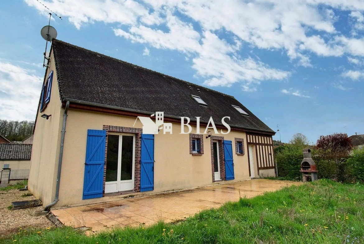 Maison à vendre à Conches-en-Ouche avec jardin et garage 